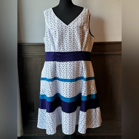 Anne Klein White Eyelet Midi Dress with Navy and Teal Bands 20W - Picture 2 of 9